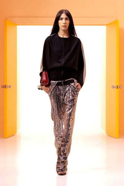 Look 15